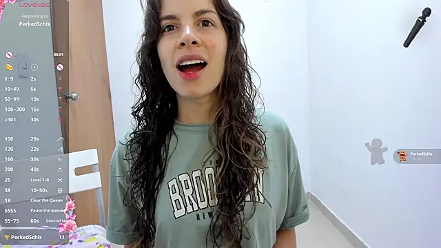 jessyegoldenn online show from April 17, 2026, 1:14 pm