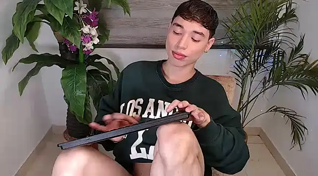 Snapshot of cod_dolll chatting on March 18, 2025, 1:53 am cod dolll online show from March 18, 2025, 1:53 am