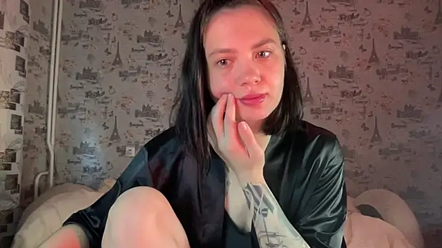 Just Scarlet  online show from September 12, 2025, 6:24 am