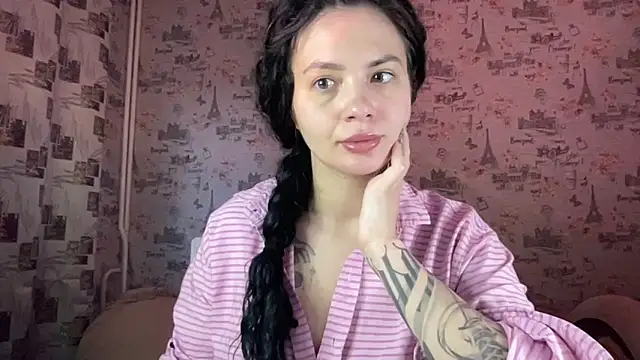 Just Scarlet  online show from September 29, 2025, 11:04 am