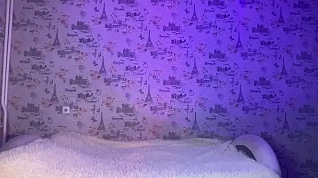 Just Scarlet  online show from October 15, 2025, 10:37 am