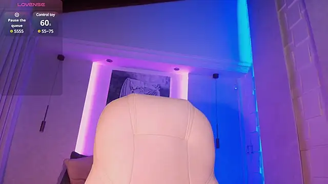 hannah thomson  online show from February 22, 2025, 2:28 am