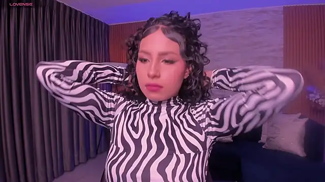 hannah thomson  online show from September 27, 2025, 3:22 am