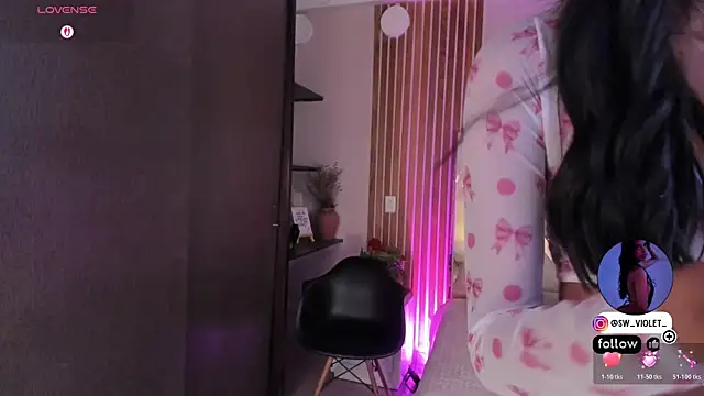 sweetviolet   online show from April 12, 2026, 12:32 pm