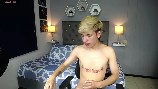 Snapshot of matteo_foxx chatting on February 22, 2025, 1:35 pm matteo foxx online show from February 22, 2025, 1:35 pm