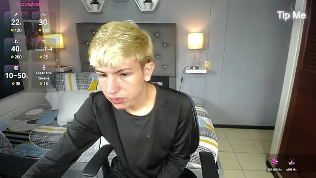 Snapshot of matteo_foxx chatting on March 15, 2025, 1:18 pm matteo foxx online show from March 15, 2025, 1:18 pm