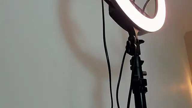 CHANELL 11INCHES online show from February 26, 2025, 11:04 pm