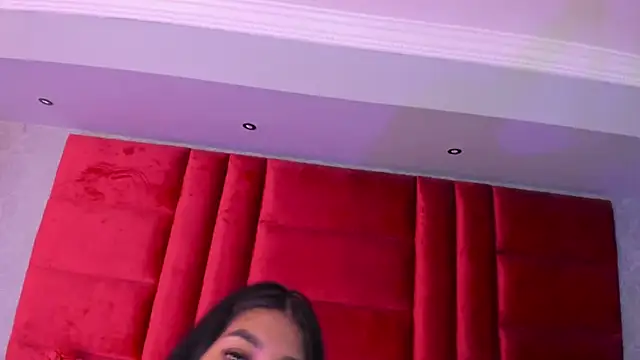 Snapshot of AnnieGibbyns chatting on May 15, 2026, 1:18 pm AnnieGibbyns online show from May 15, 2026, 1:18 pm