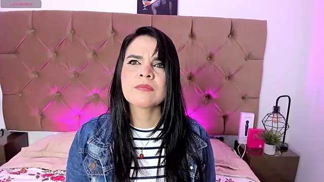 Snapshot of laura_hotties chatting on April 5, 2026, 1:41 pm laura hotties online show from April 5, 2026, 1:41 pm