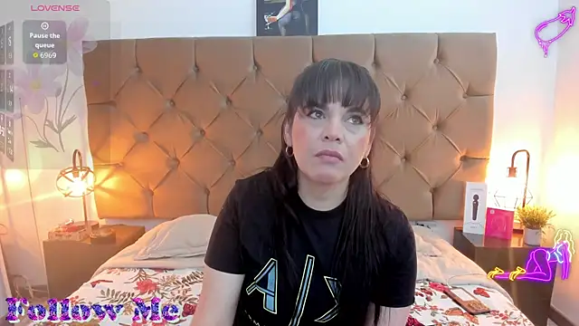 Snapshot of laura_hotties chatting on April 10, 2026, 1:05 pm laura hotties online show from April 10, 2026, 1:05 pm