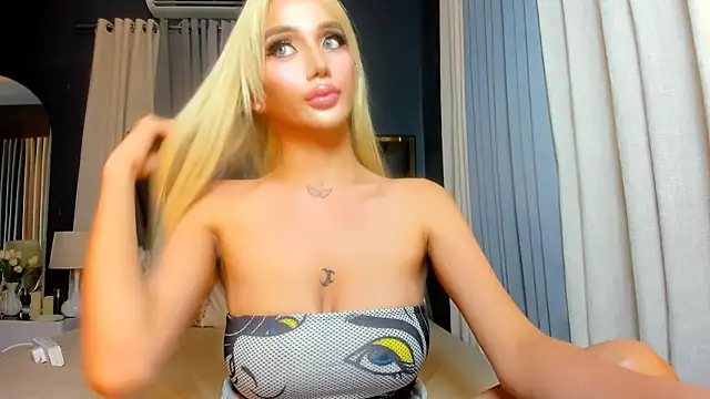 Snapshot of KylieSonique chatting on August 4, 2026, 3:32 am KylieSonique online show from August 4, 2026, 3:32 am