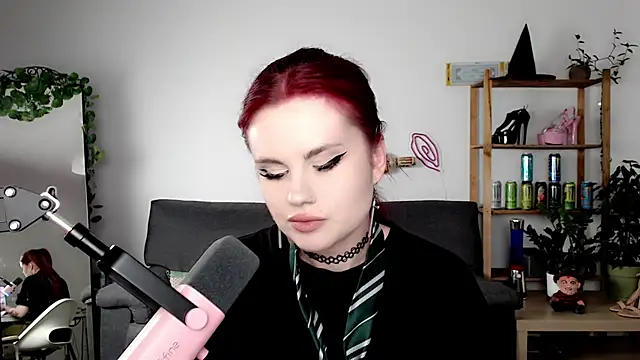 Della Ideal online show from September 21, 2025, 6:42 pm