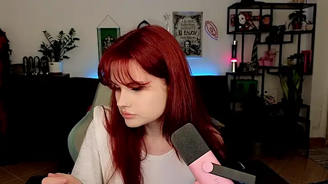 Della Ideal online show from February 9, 2026, 6:56 pm