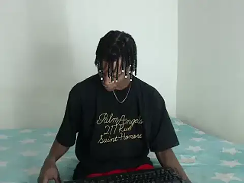 thomas love11 online show from March 13, 2025, 5:00 am