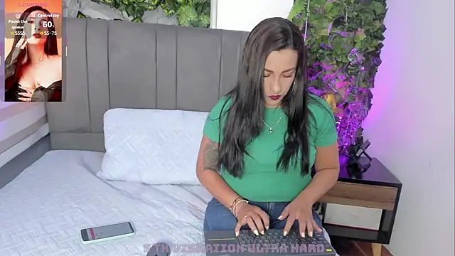 Bella williamss  online show from October 7, 2025, 8:17 pm