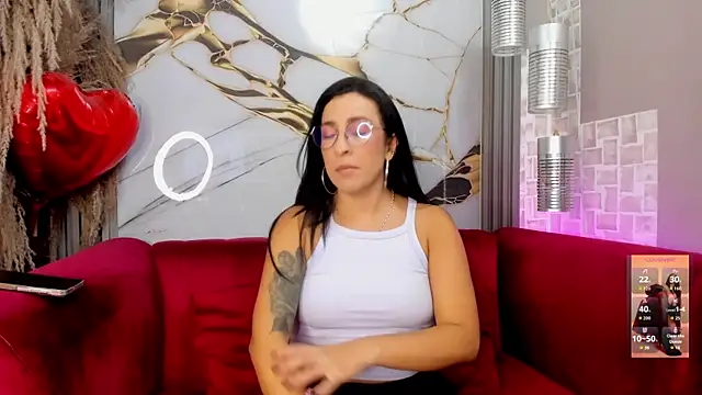 Snapshot of Bella_williamss_ chatting on May 7, 2026, 7:41 pm Bella williamss online show from May 7, 2026, 7:41 pm