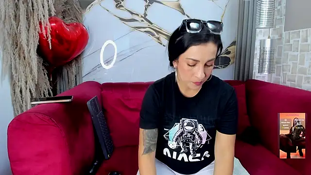 Snapshot of Bella_williamss_ chatting on May 8, 2026, 8:25 pm Bella williamss online show from May 8, 2026, 8:25 pm