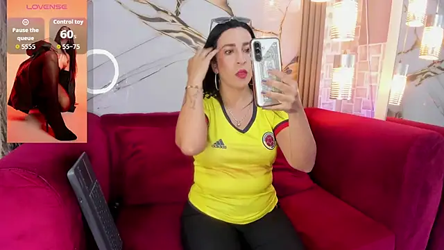 Bella williamss  online show from July 3, 2026, 6:47 pm