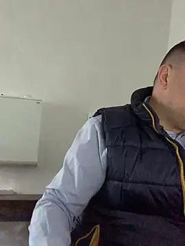 Mike8523 online show from April 7, 2026, 4:24 am