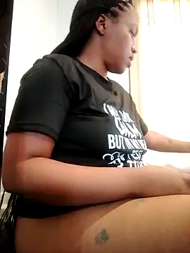 xMiAmor online show from September 19, 2025, 8:05 am