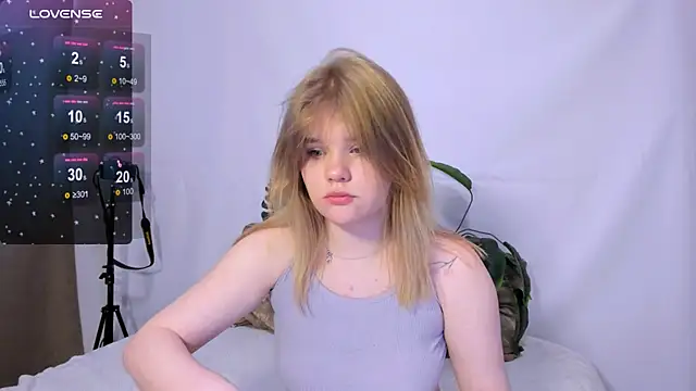 LaseyMoon online show from March 6, 2025, 9:25 am