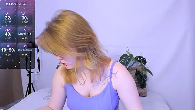 LaseyMoon online show from March 8, 2025, 4:23 am