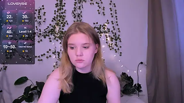 LaseyMoon online show from March 21, 2025, 4:06 am