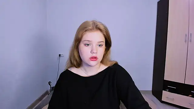 LaseyMoon online show from November 24, 2025, 1:49 am