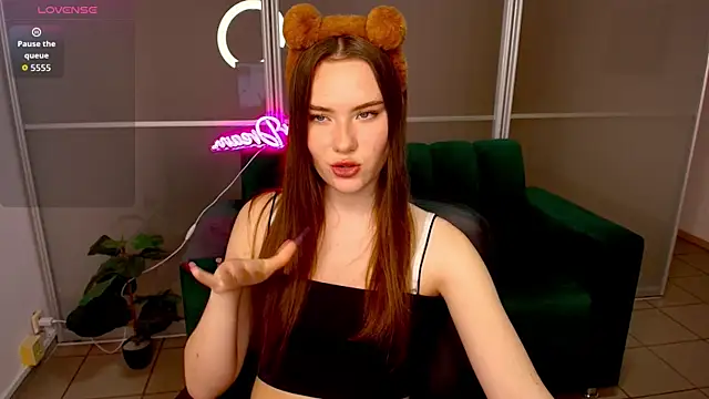 Snapshot of ElenaOconar chatting on October 9, 2025, 7:34 pm ElenaOconar online show from October 9, 2025, 7:34 pm