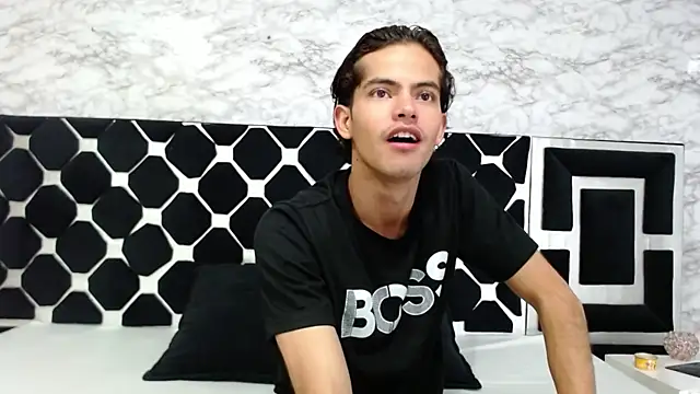 Snapshot of Maximoherrera_16 chatting on February 28, 2025, 3:59 am Maximoherrera 16 online show from February 28, 2025, 3:59 am