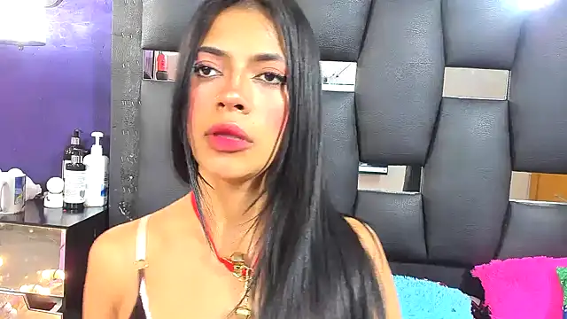 EMYCLARK01 online show from December 15, 2025, 11:25 am