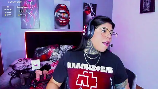 Veronika metal online show from April 12, 2026, 9:09 pm