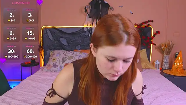 Eva Starlight online show from October 19, 2025, 4:02 am