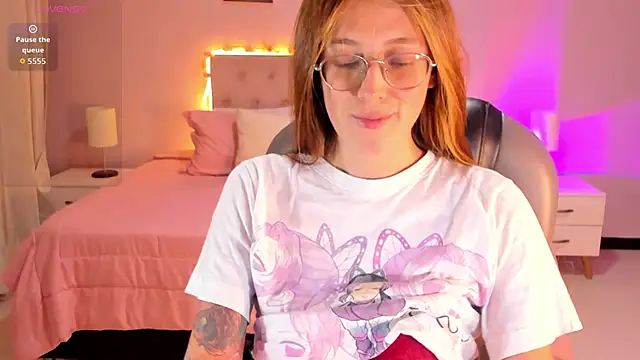 Emily Warren  online show from March 12, 2026, 8:04 pm