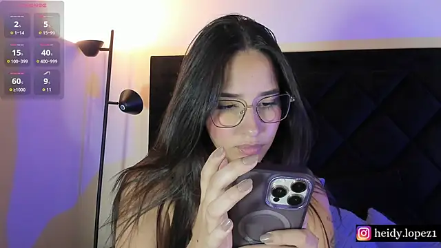 Snapshot of cloe_bech1 chatting on July 28, 2026, 10:42 pm cloe bech1 online show from July 28, 2026, 10:42 pm