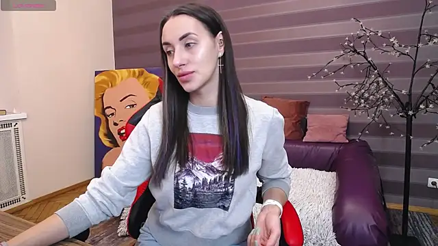 Snapshot of JenniferStone chatting on February 5, 2025, 8:11 am JenniferStone online show from February 5, 2025, 8:11 am