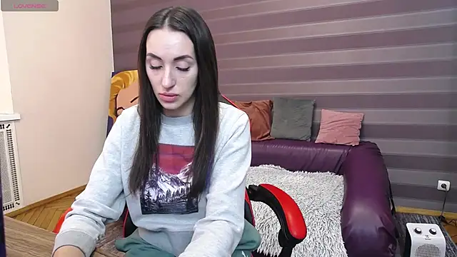 Snapshot of JenniferStone chatting on March 17, 2025, 7:46 am JenniferStone online show from March 17, 2025, 7:46 am