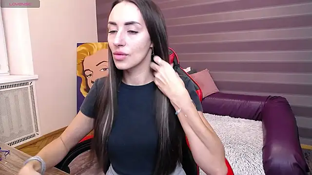 Snapshot of JenniferStone chatting on October 3, 2025, 7:49 am JenniferStone online show from October 3, 2025, 7:49 am