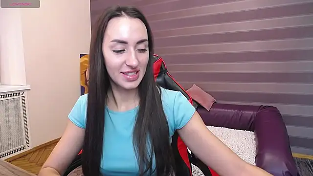 Snapshot of JenniferStone chatting on October 28, 2025, 7:56 am JenniferStone online show from October 28, 2025, 7:56 am