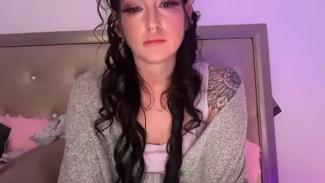 Snapshot of IvyyRosee88 chatting on October 17, 2025, 1:53 am IvyyRosee88 online show from October 17, 2025, 1:53 am