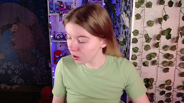 Strawberry juli online show from March 4, 2025, 1:45 am