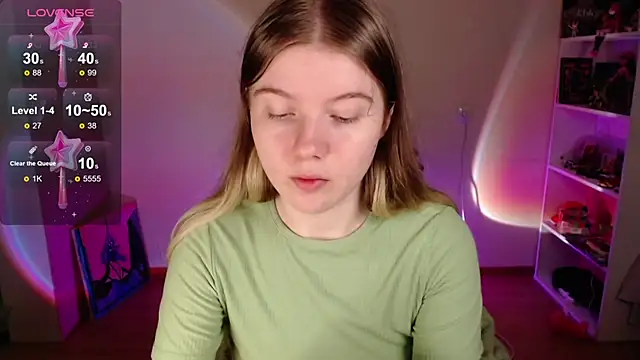 Strawberry juli online show from September 26, 2025, 5:11 am