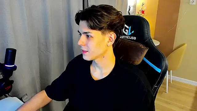 TravisRevas online show from December 16, 2025, 4:34 pm