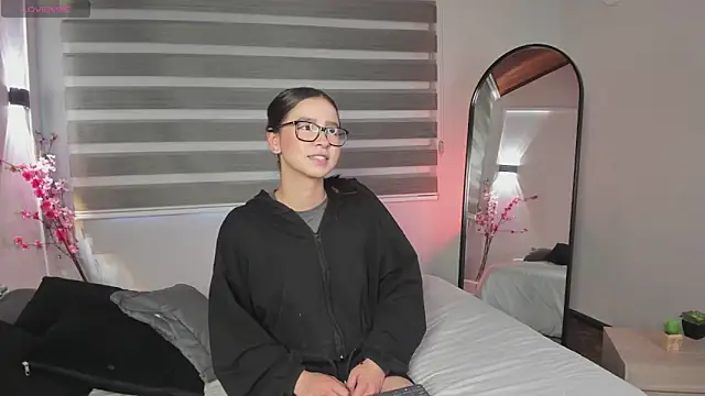 sweet obsession   online show from September 29, 2025, 7:40 pm