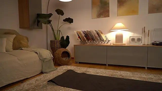 nadia bliss online show from November 30, 2025, 8:35 pm