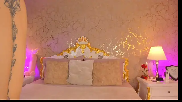 ScarlettWallace online show from February 3, 2026, 10:04 pm