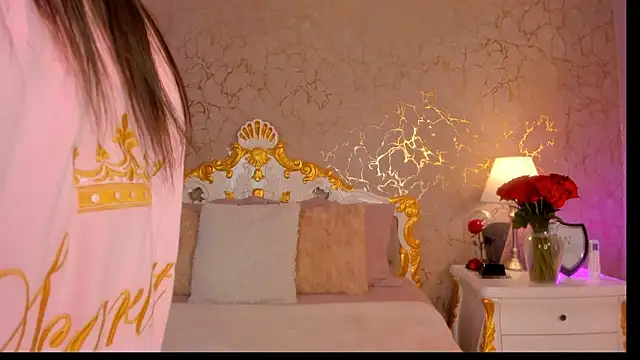 ScarlettWallace online show from February 24, 2026, 7:45 pm