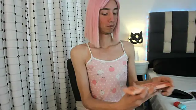 loverisu-coral online show from November 9, 2025, 7:23 pm