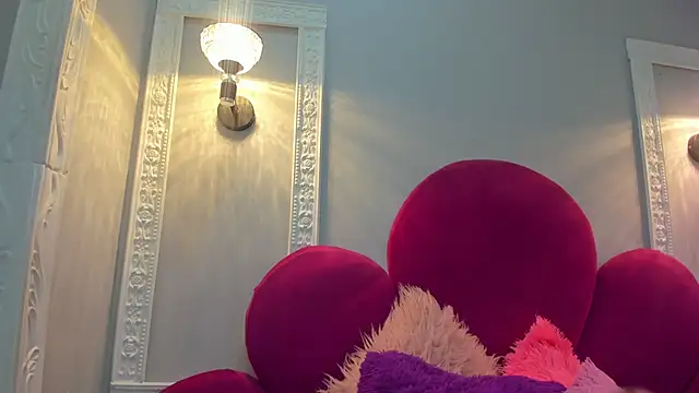 Bonniie 22 online show from October 16, 2025, 1:12 pm