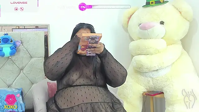 Snapshot of LunaaSweett chatting on April 30, 2026, 8:37 pm LunaaSweett online show from April 30, 2026, 8:37 pm
